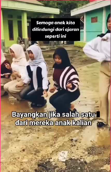 Ajaran zaman sekarang 😭 
Semoga Anak-anak kita di jauhkan dari ajaran seperti ini Aamiin🤲🏼🙏🏽 

#Viral 