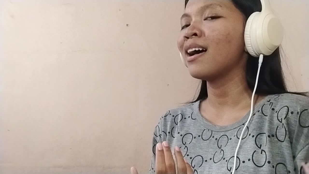 IDOL_XIV ARDINI DWI RESQIKA 17 TAHUN MAKASSAR TANPA CINTA 