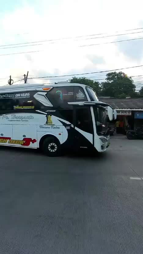 pondok pinang menggema bunyi telolet po Haryanto