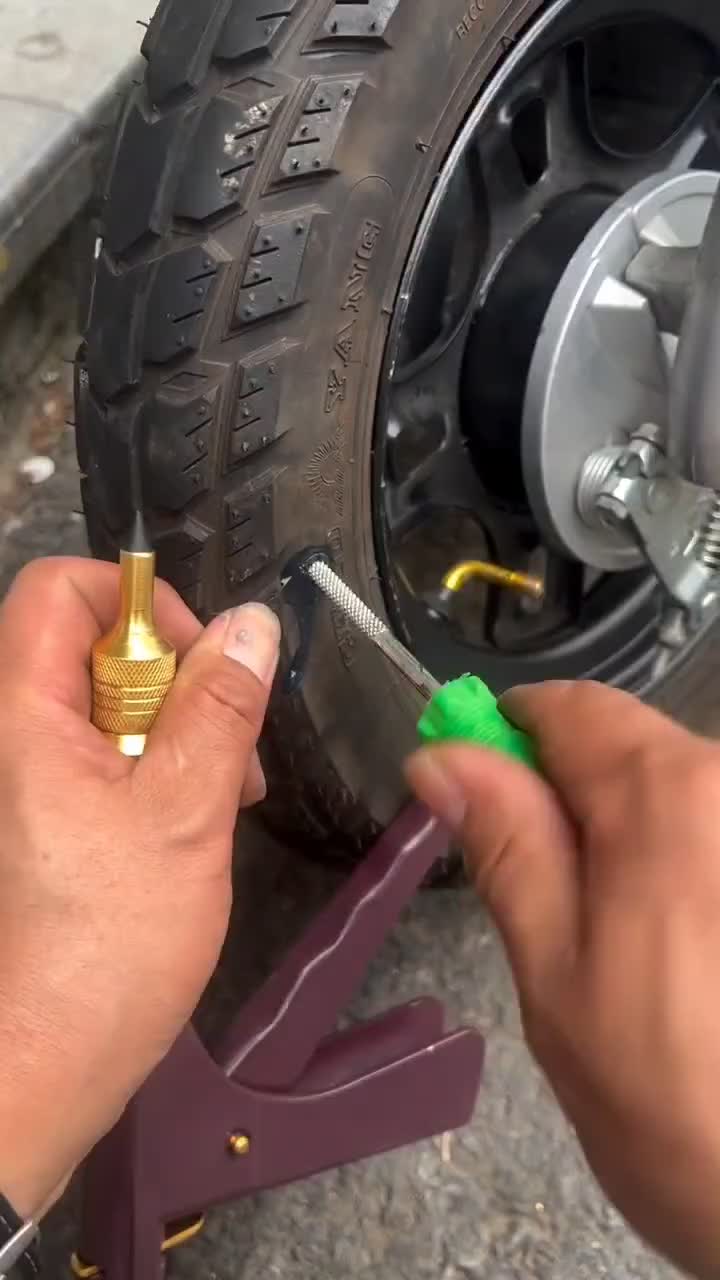 ban tubles bocor solusi cepat 

#repair #tubles 