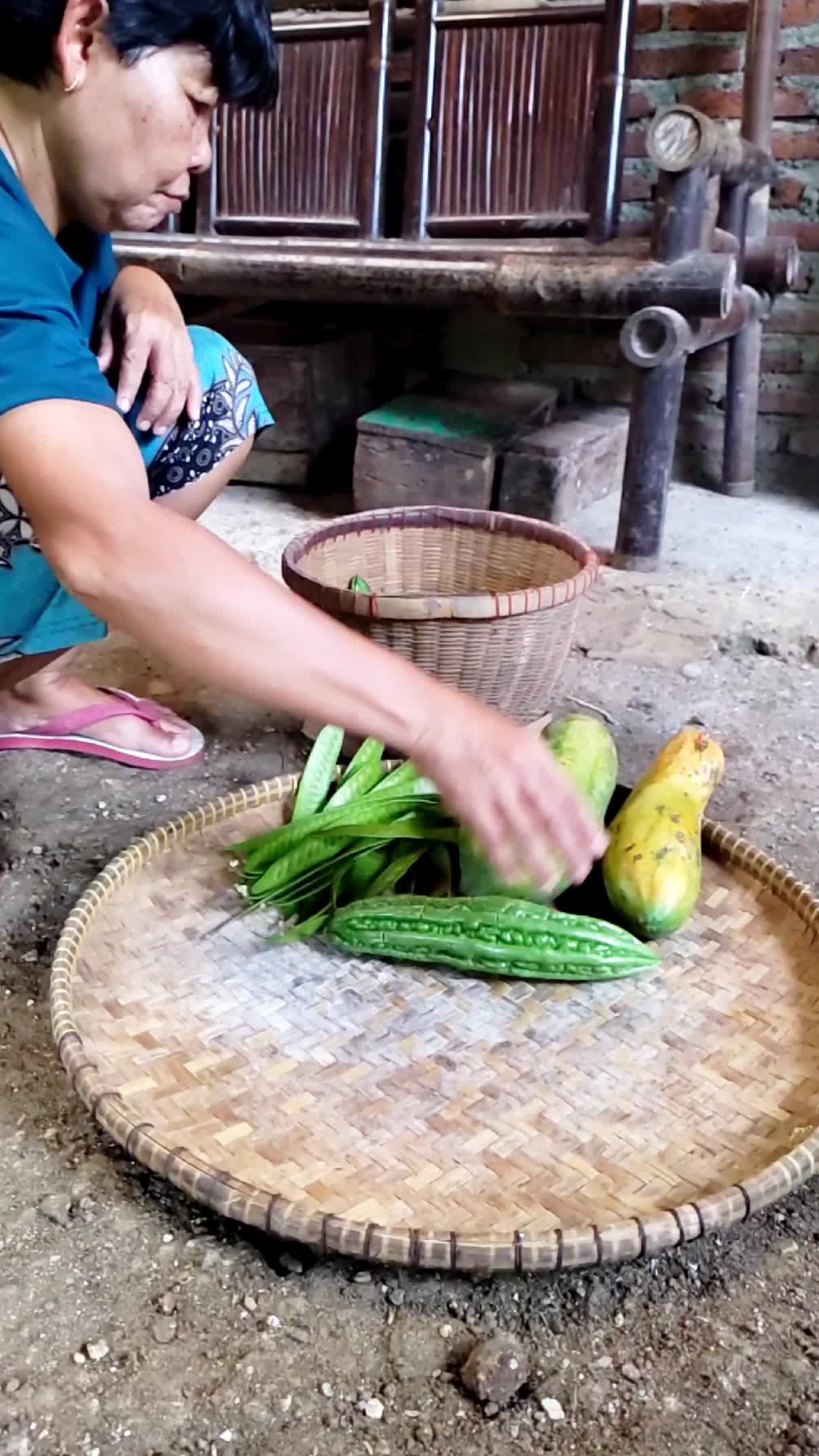 Urip nang desa jere kepenak | ngapak #HIDUPPASPASAN #ngapak #sayuran #pituturjawa #suasanahidupdidesa 