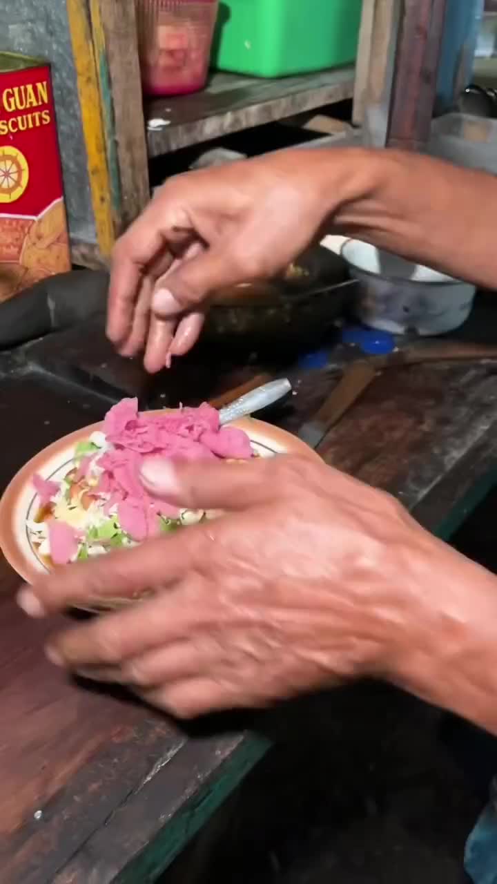 Tahu kupat enakk dan murah bikin tambah bersemangat #HOTrctiplus 