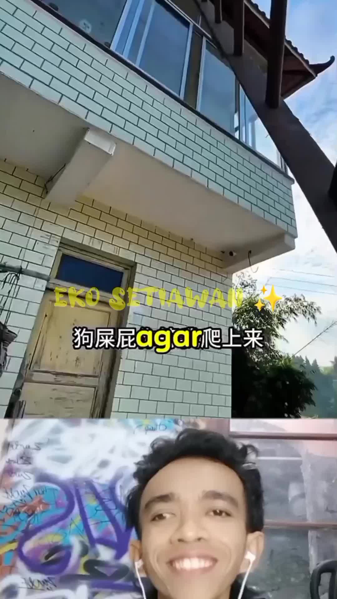 untung ada kucing Oreo yang mengambilkan kunci rumahnya ?