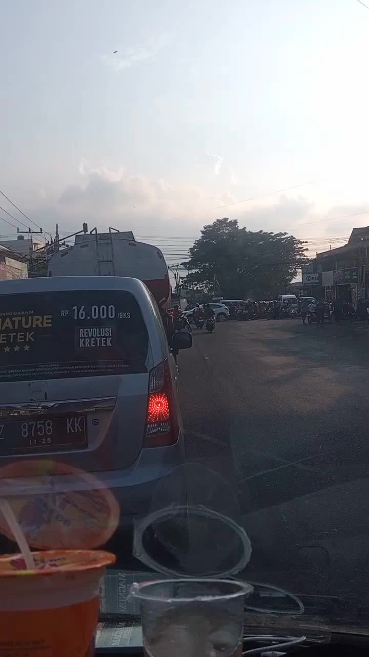 hari hari macet padedi yeuh padedi
#fyp #kdm #foryou #masukberandamuu #semuaorang #perjalanan 