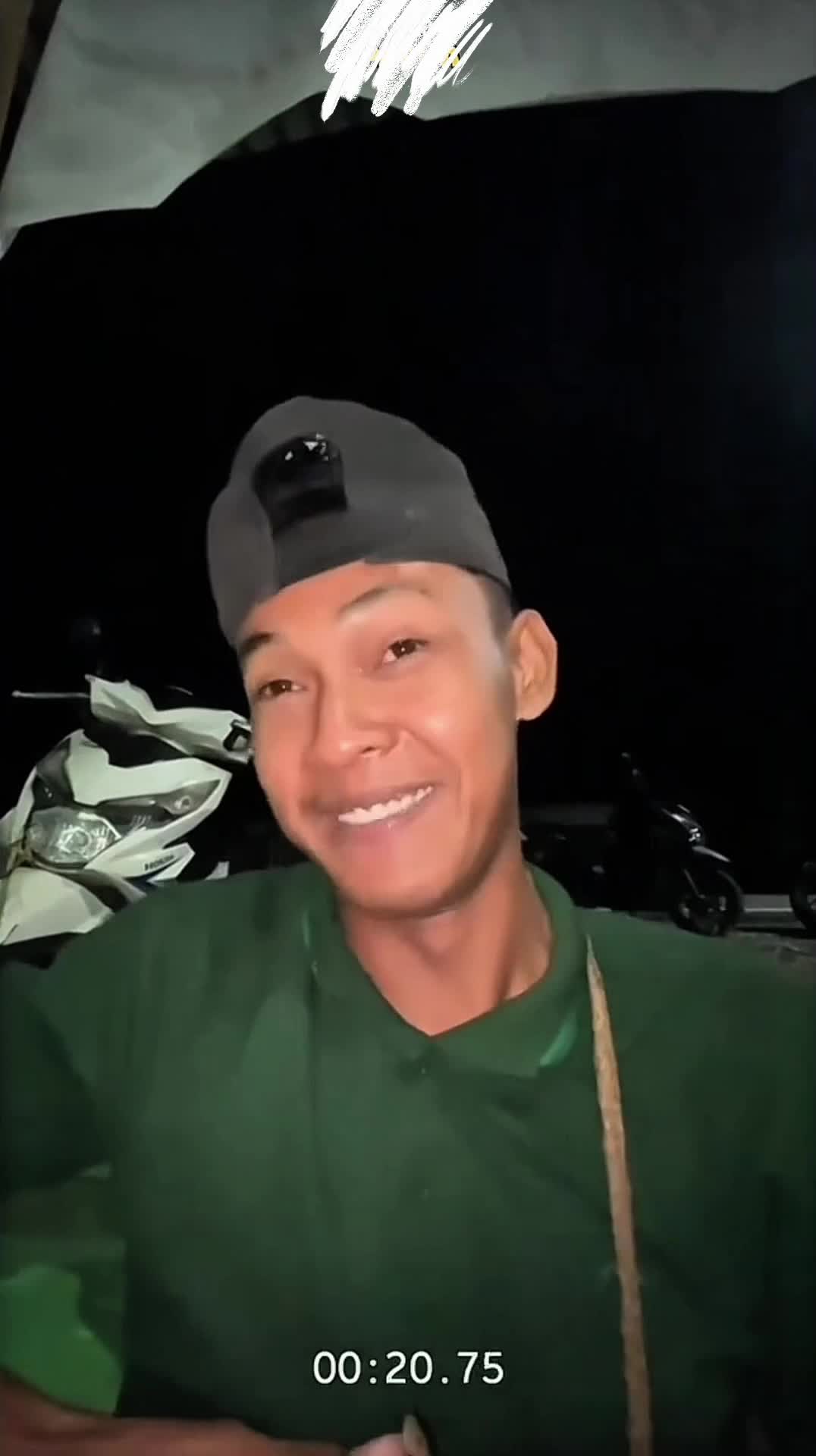 Suaranya mirip pak Jokowi, dengerin sambil pejam mata, malah makin mirip ?