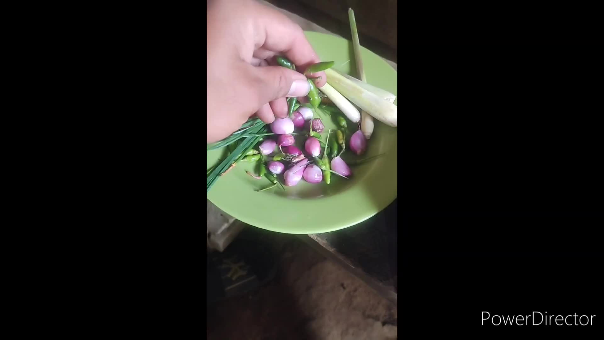 The Rolling Stones, lidah sapi yang dimasak diatas batu panas dan di siram dengan saus yang terinspirasi Dari saus chimichurri