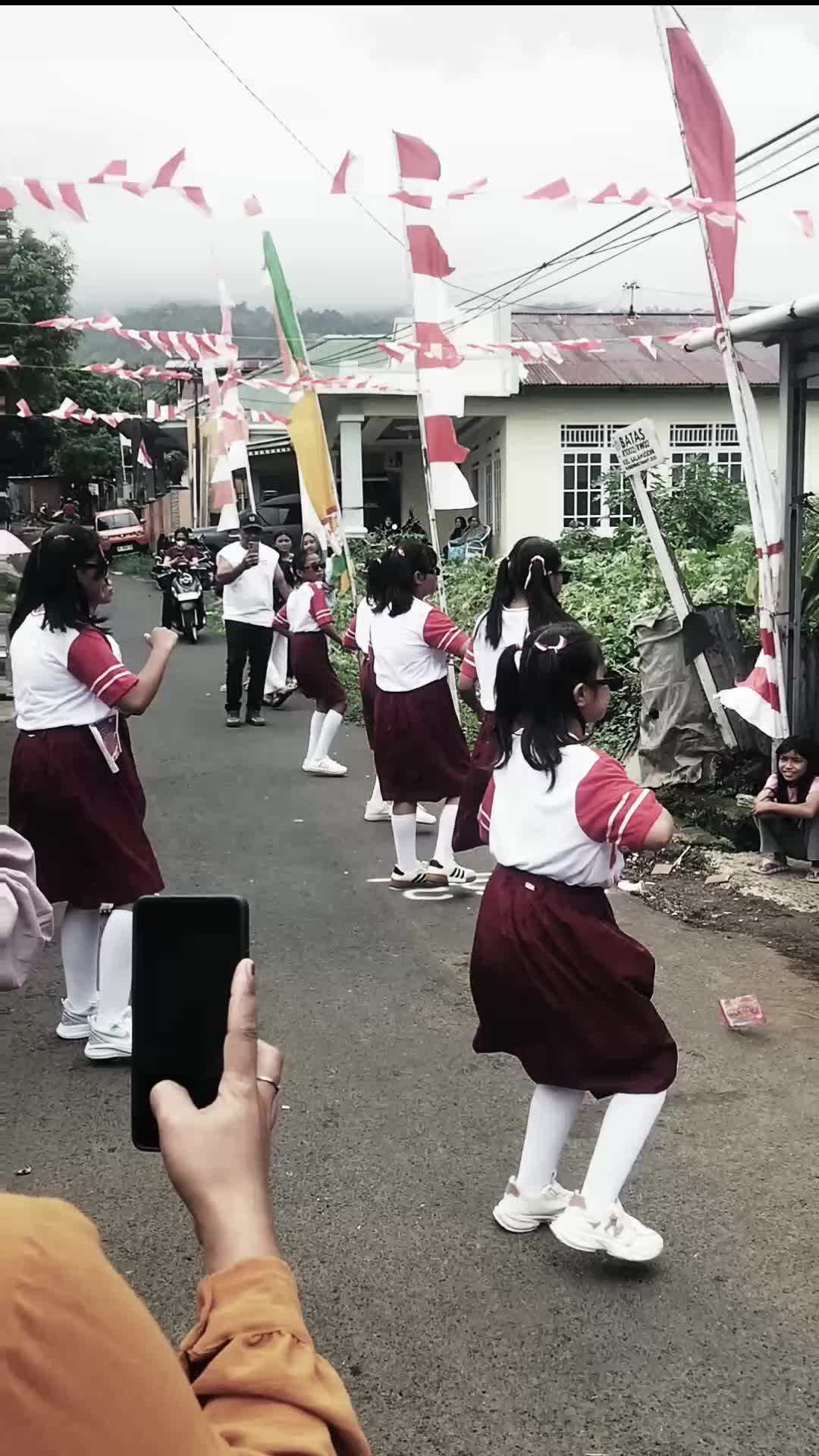 Memperingati HUT RI ke 80, dengan tarian Poco-Poco, dari adik-adik di Ternate Maluku Utara.  #HUTRI80 #RCTIPlus 