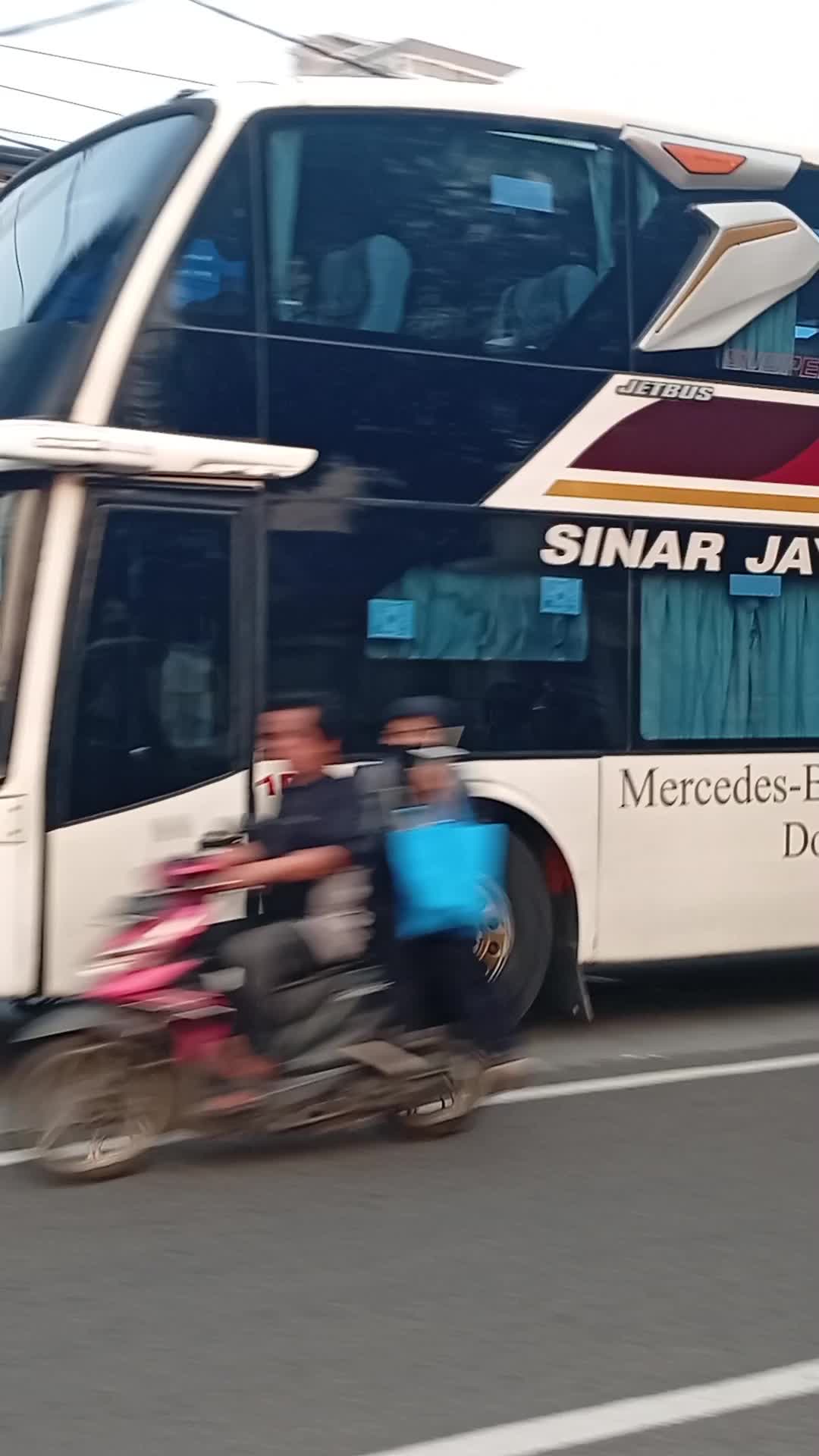 bus trans jawa sinar jaya