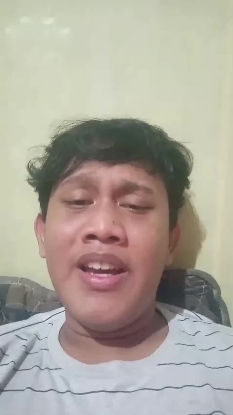 Perkenalkan nama saya Muhammad Naufal Fakhri Ramadhan umur saya 19 tahun asal kota saya Jakarta Timur