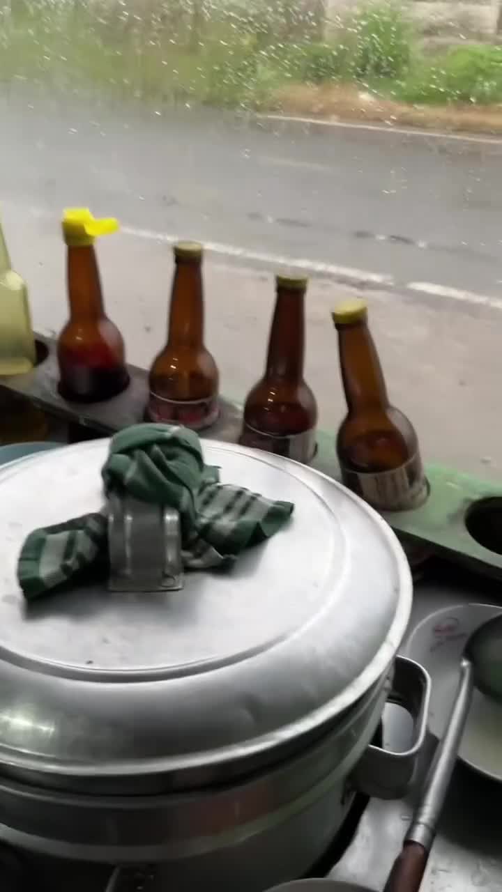 Makan lah dari pada mikirin dia terus