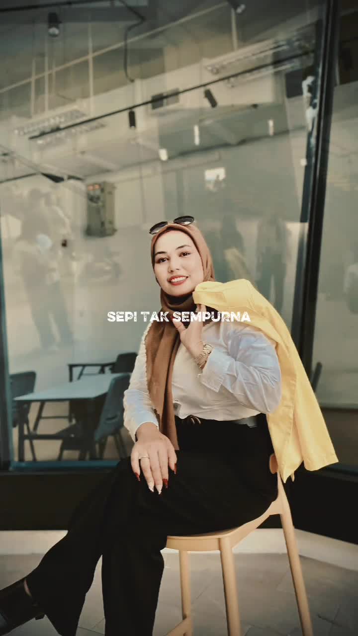 masih di sini di tempat yg sama menunggumu