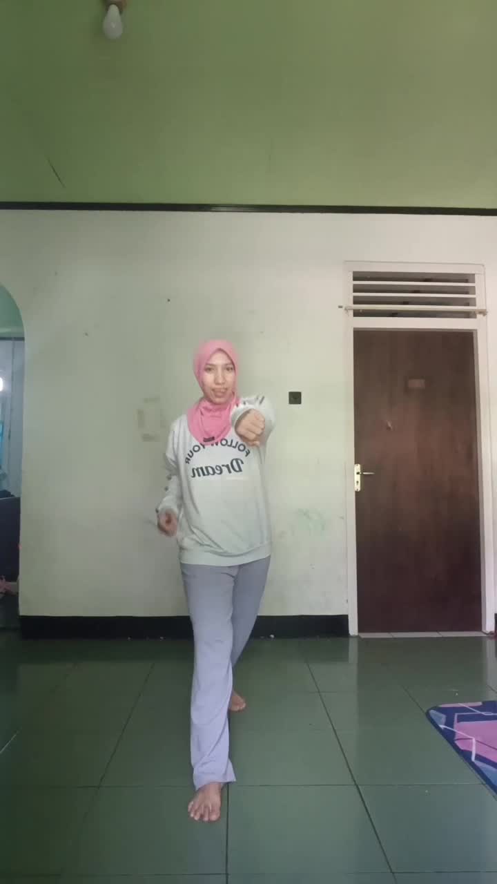 Lagi belajar nendang ada kupu-kupu yg lewat 😍🥰 #olahraga #beladiri #dirumahaja #fyp 