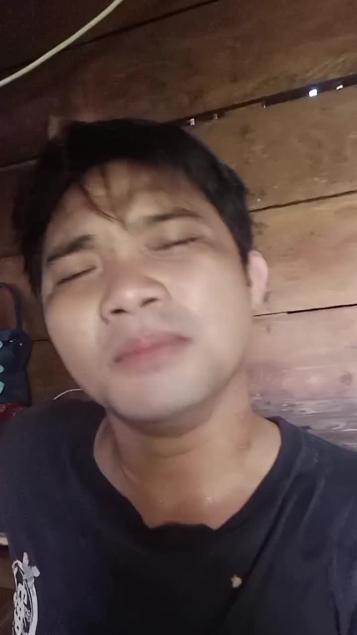 dadakan... dan sedang makan sirih 