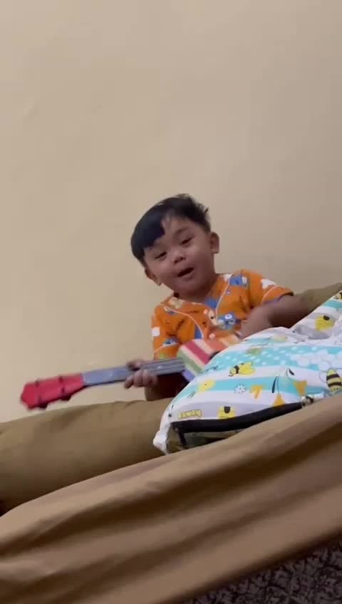 lagu apa yang dinyanyikan cucu ku