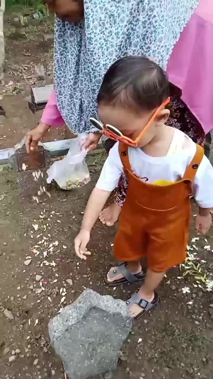 Assalamualaikum uyut sama canggah,Dede Kenzo datang mau kirim doa

 #fyp  #viral  #fypシ゚viral  #RCTIPlus  #HOTrctiplus  #anaksholeh  #anakga
