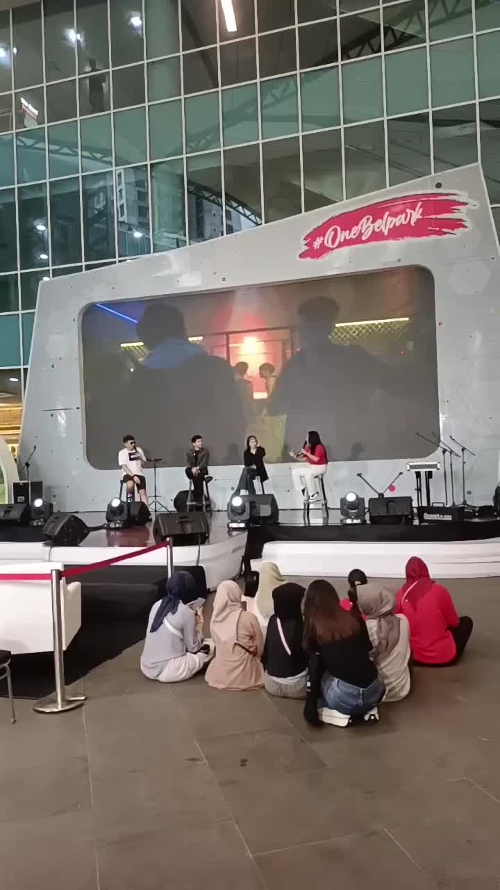  nobar indonesia vs Vietnam 

#supershowsport #nobartimnasRCTIPLUS 