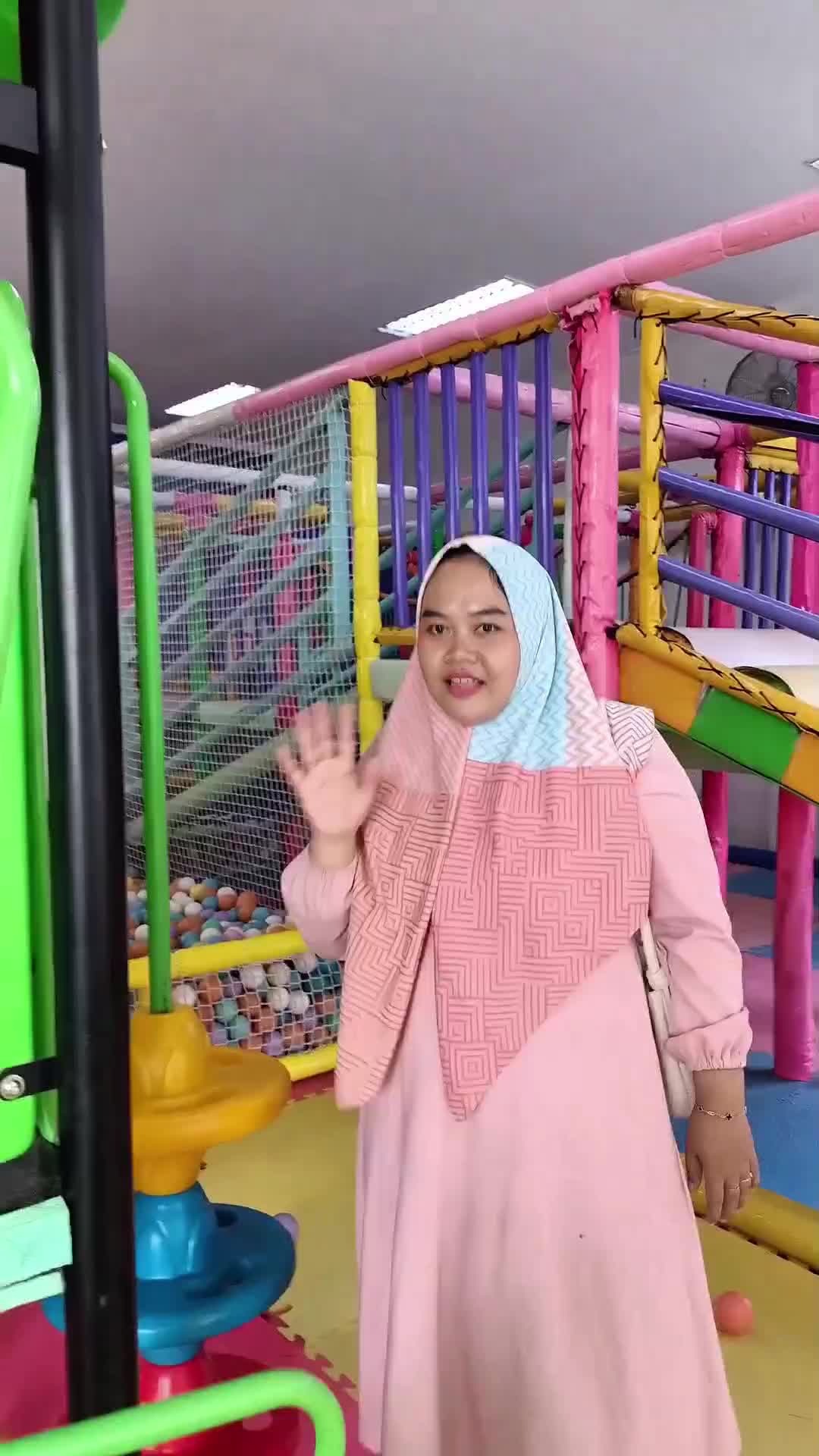 Yuk Bermain di Wahana Permainan bersama Neng Rahma 🥰😍
#PlayGround
#Play
#Child 