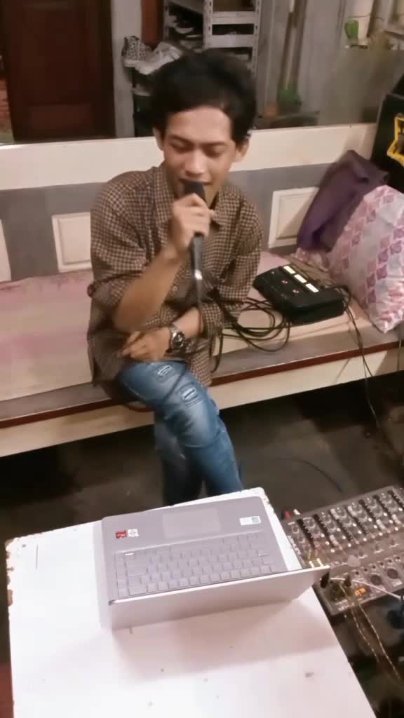 Andaikan malam yang sepi dapat bicara.