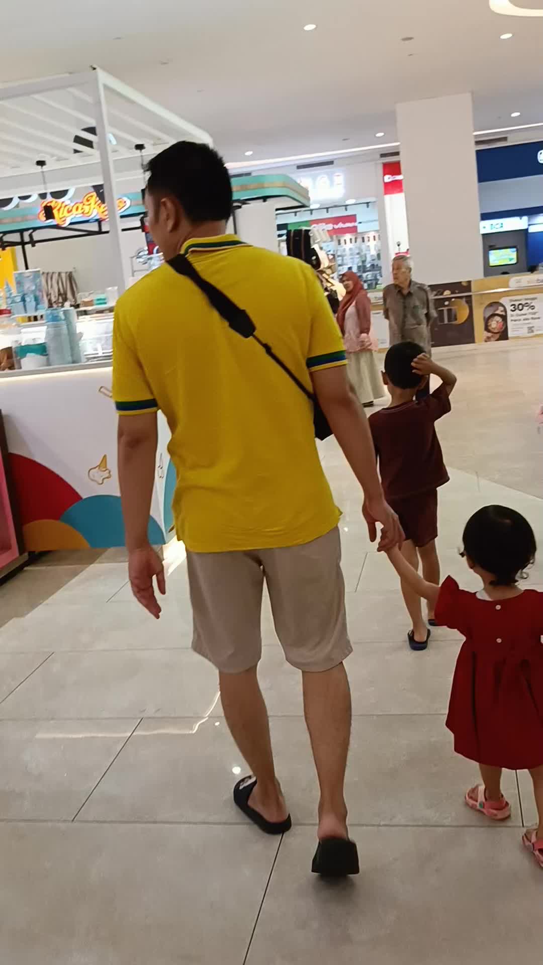 jalan jalan ke mall dlu with ratu #fyp #fypシ゚viral  #Viral 