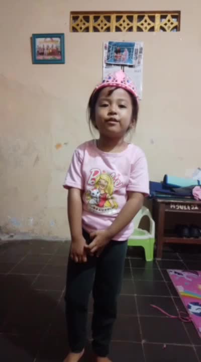 penampilan kk yasmin. nyanyiin lagu kaulah ibuku.😊💕
#KuInginKauUntukku 
#nyanyi 
#coverlaguanak 