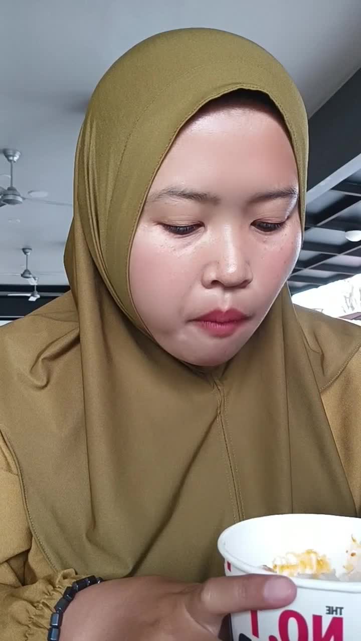 hujan nya gede
jadi suaranya gk jelas
 #short 