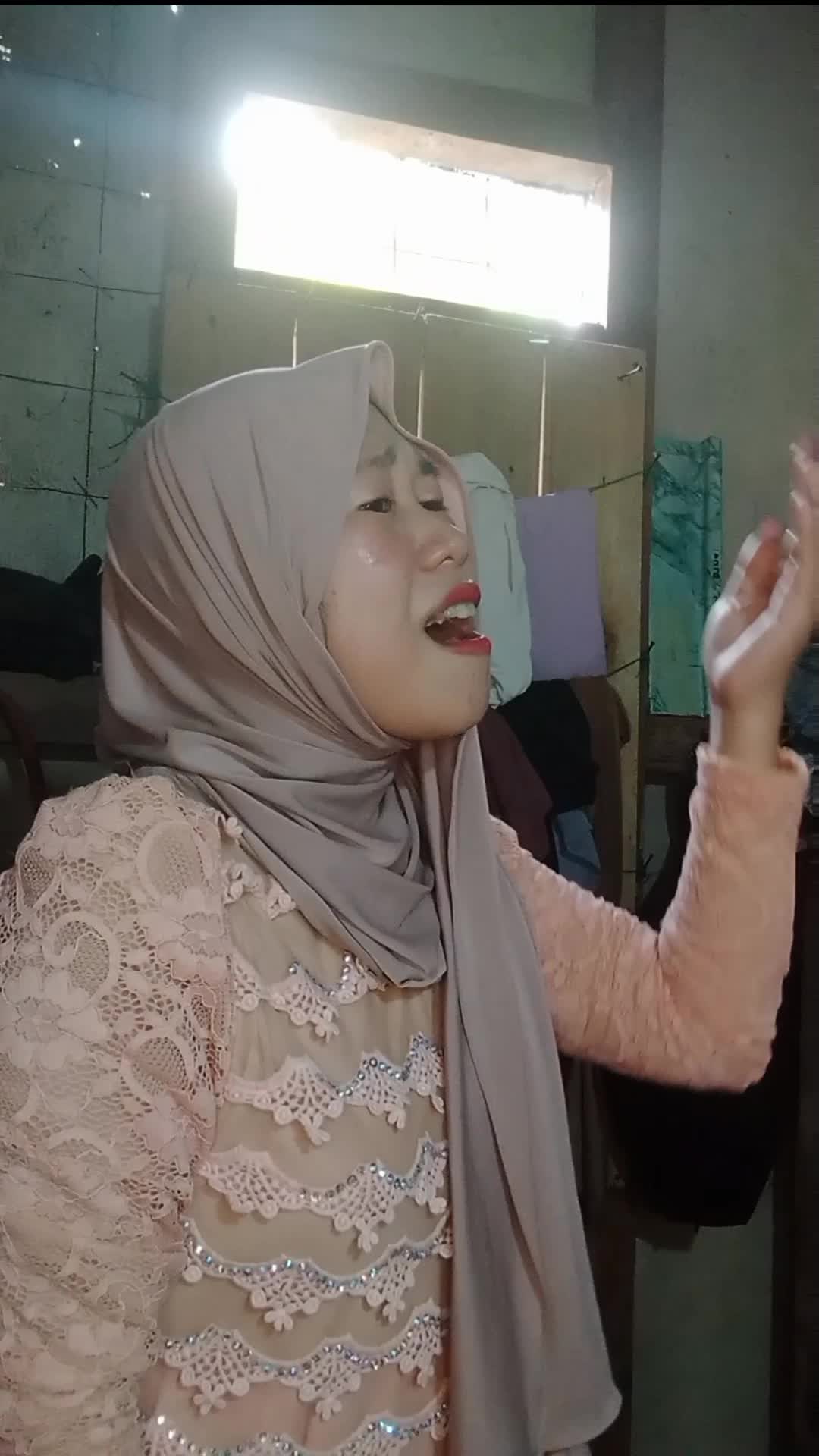 Nama: Riska Auliani 
umur:21 tahun 
asal: Kapuas hulu, Kalimantan Barat 
lagu up beat:Gulali
#AudisiKDI #audisikdi
#onlineauditionkdi2025
#m