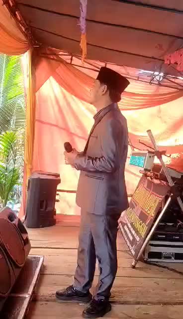 Lagu Ditikam Asmara by Aceng Joyo 
seorang Doktor  yang berprofesi guru, sangat hobi bernyanyi dangdut.