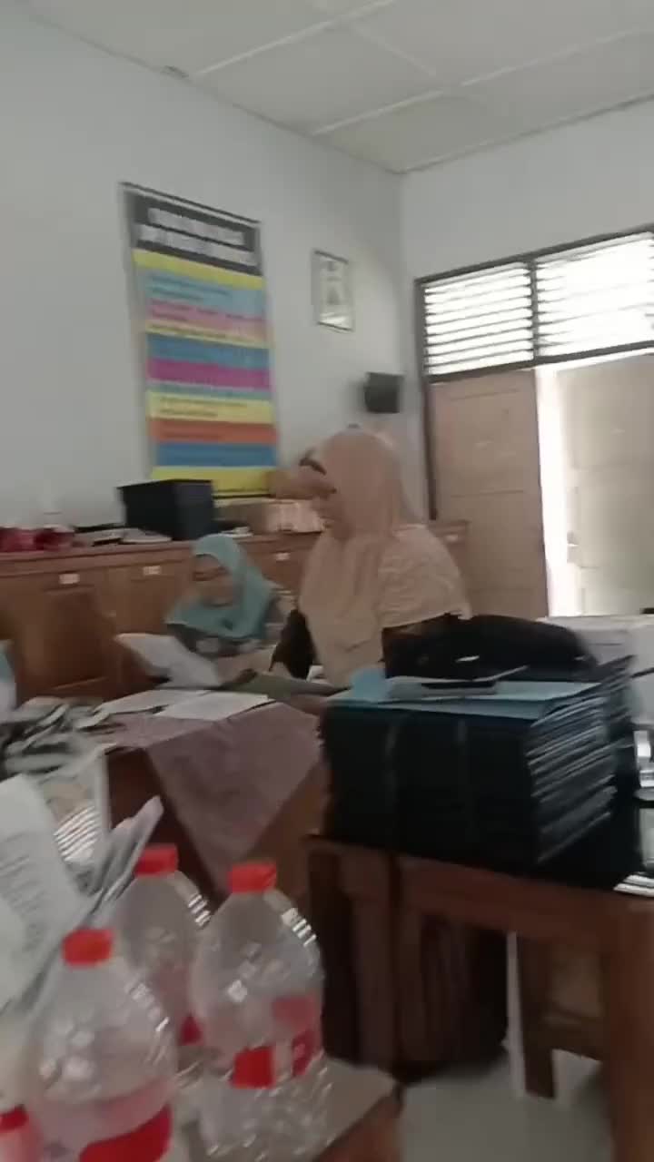 Kerempongan ini.. 