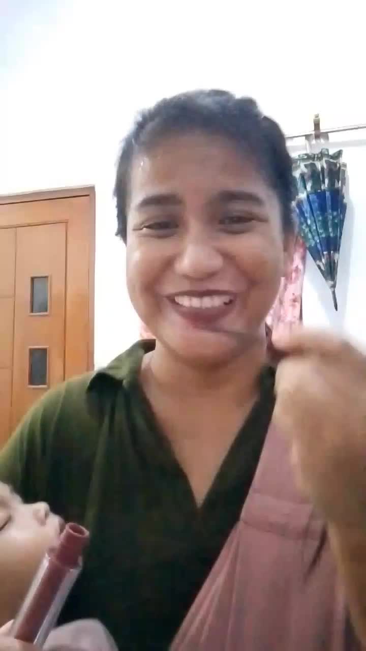 Try on lipstik OMG shade 26 berry