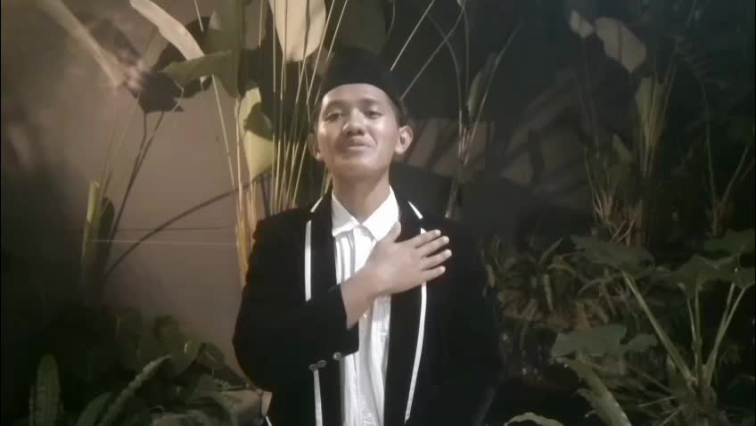 Nama: Alif mukhtar hafidzin 
Asal:Bandung