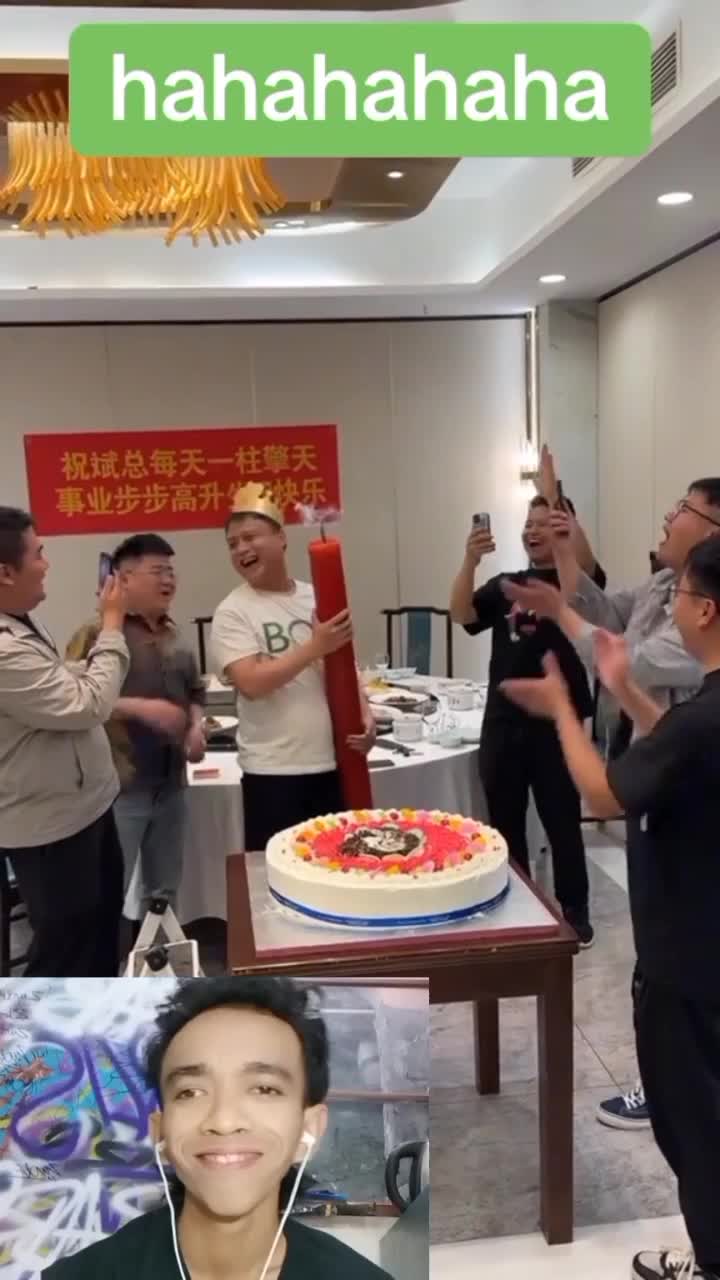 baru kali ini ulang tahun lilinnya setinggi harapan keluarga 😂#reactiont #duett 