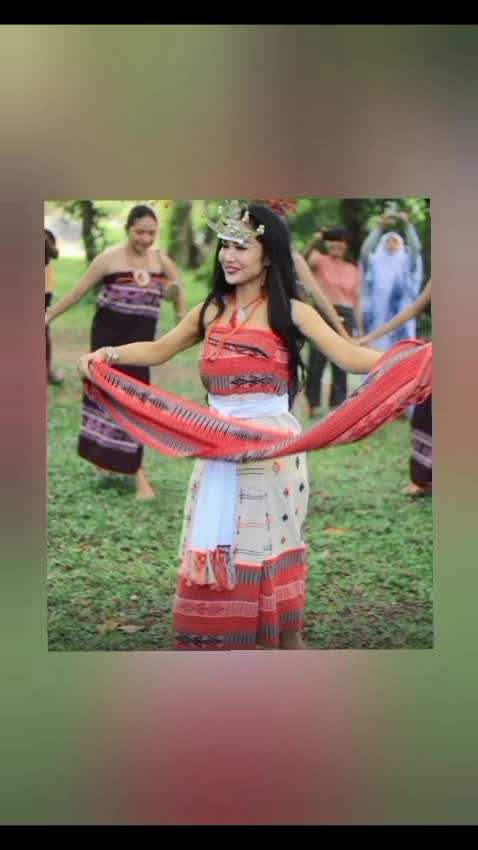 Krisdayanti mengenakan pakaian Timor Leste  #krisdayanti  #bajuadattimorleste  #beritaartis 