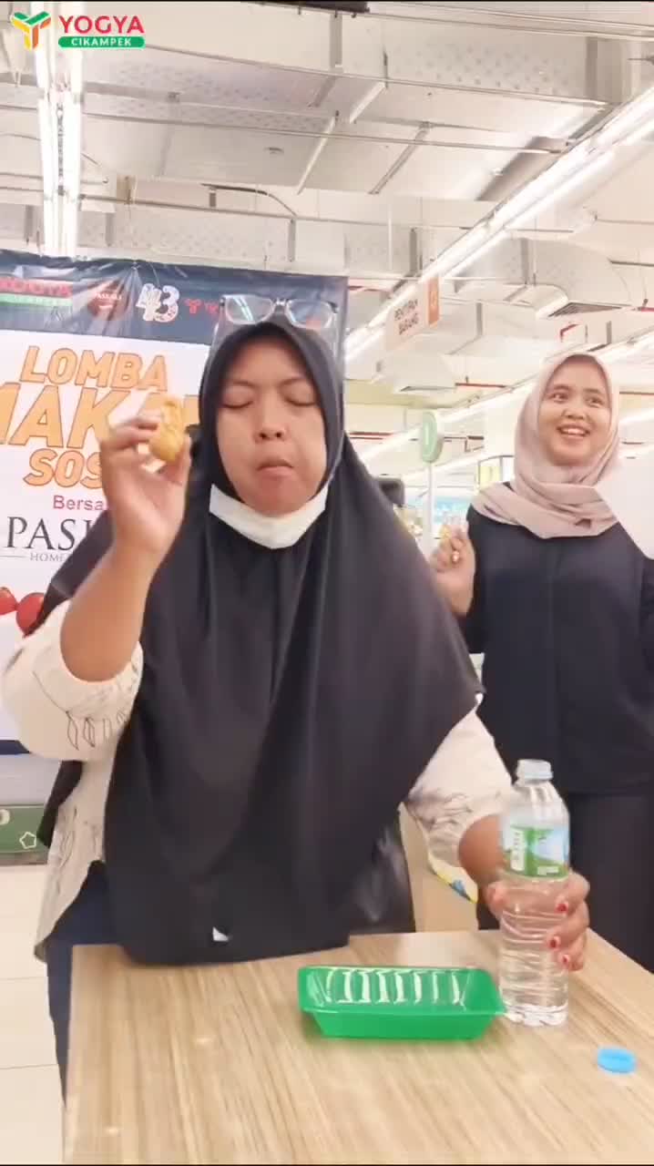 lomba makan sosis