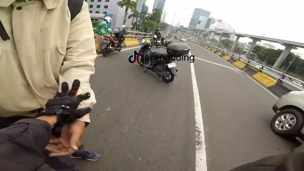 hantam lubang langsung jatuh 