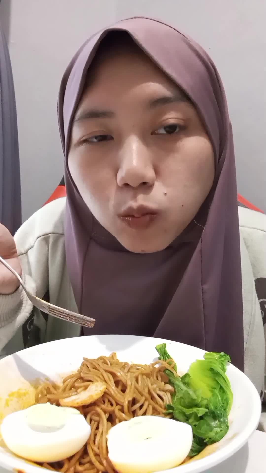 mulai kepedesan 😭