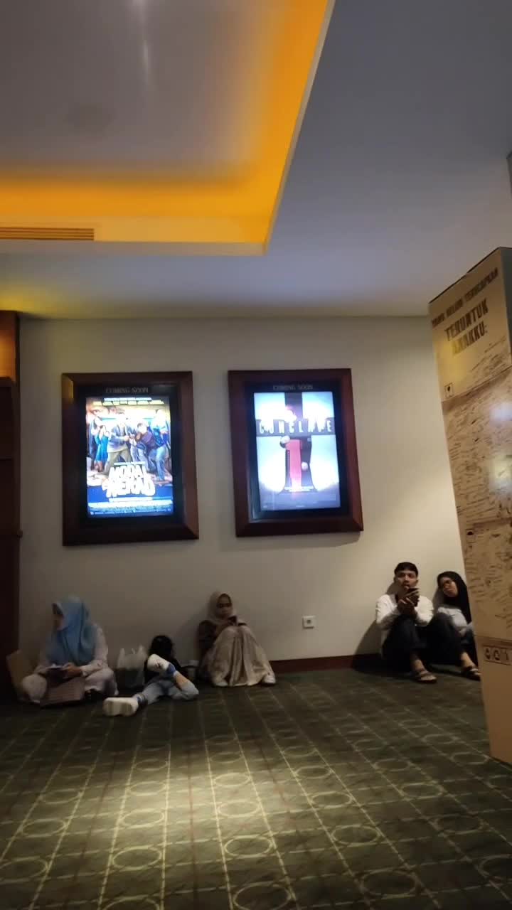 Holiday wkwk  #filmbioskop  #Viral  #virall 