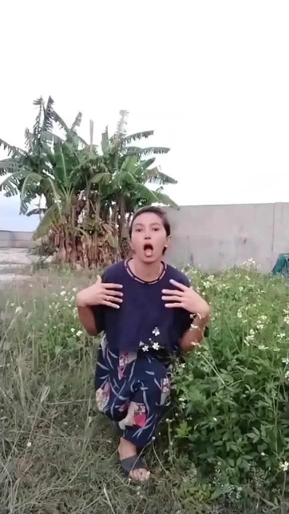 santai dulu di kebun rumput rimba. 