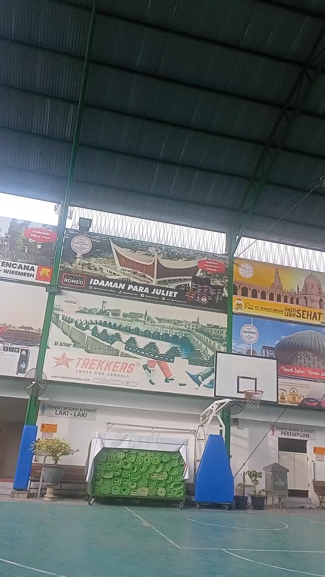 suasana lingkungan mesjid Cheng hoo Surabaya 