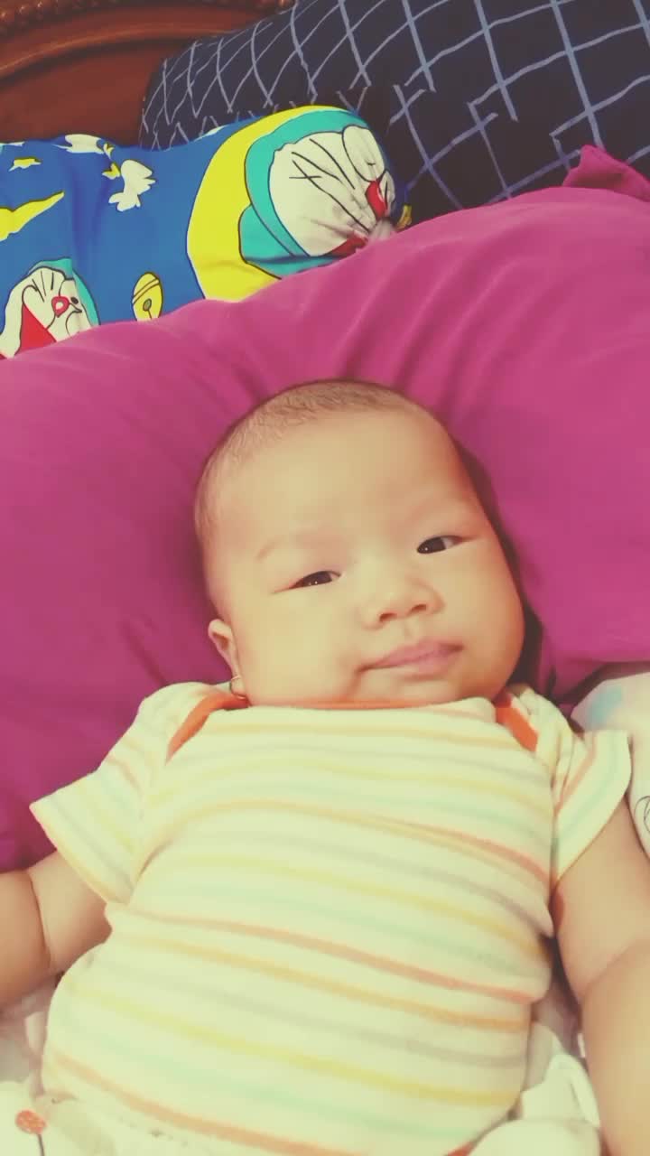 Hanna baru bangun tidur 😁