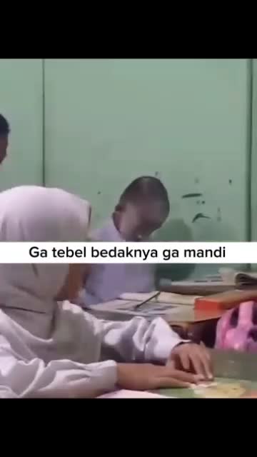 Gak sekalian di semen aja buk? 
