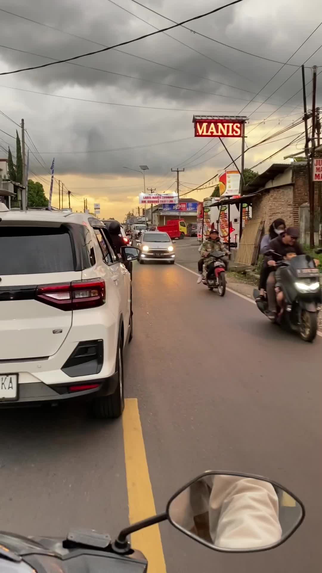 Moment Jalur Bandung Selatan Di Padati Pengunjung Yang Mau Berwisata Ke Ciwidey #ciwidey #RCTIPlus 