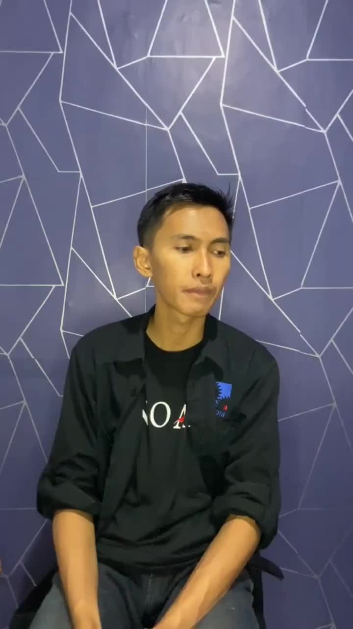 IDOL_XIII AGRI TRIYA NUGRAHA 26 TAHUN KUNINGAN JAWA BARAT AKU TAK SANGGUP LAGI ST 12