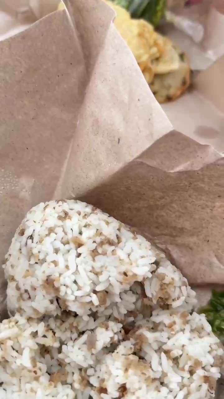 Siapa yang makan kaya gini aja udah nikmat banget??
#tutugoncom #hotrcti 