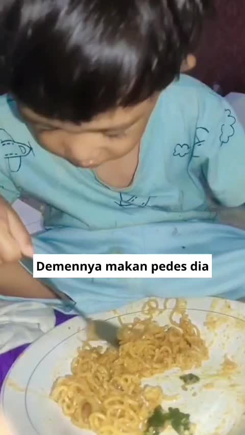 bocah senengnya makan pedes  #viral #fypシ  