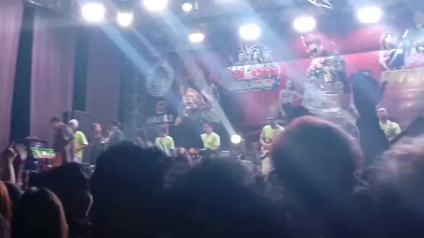 🎬 KONSER MUSIK
🎤 Vita Alvia
. 
#vitaalvia #dangdut #musik #konser #rame 