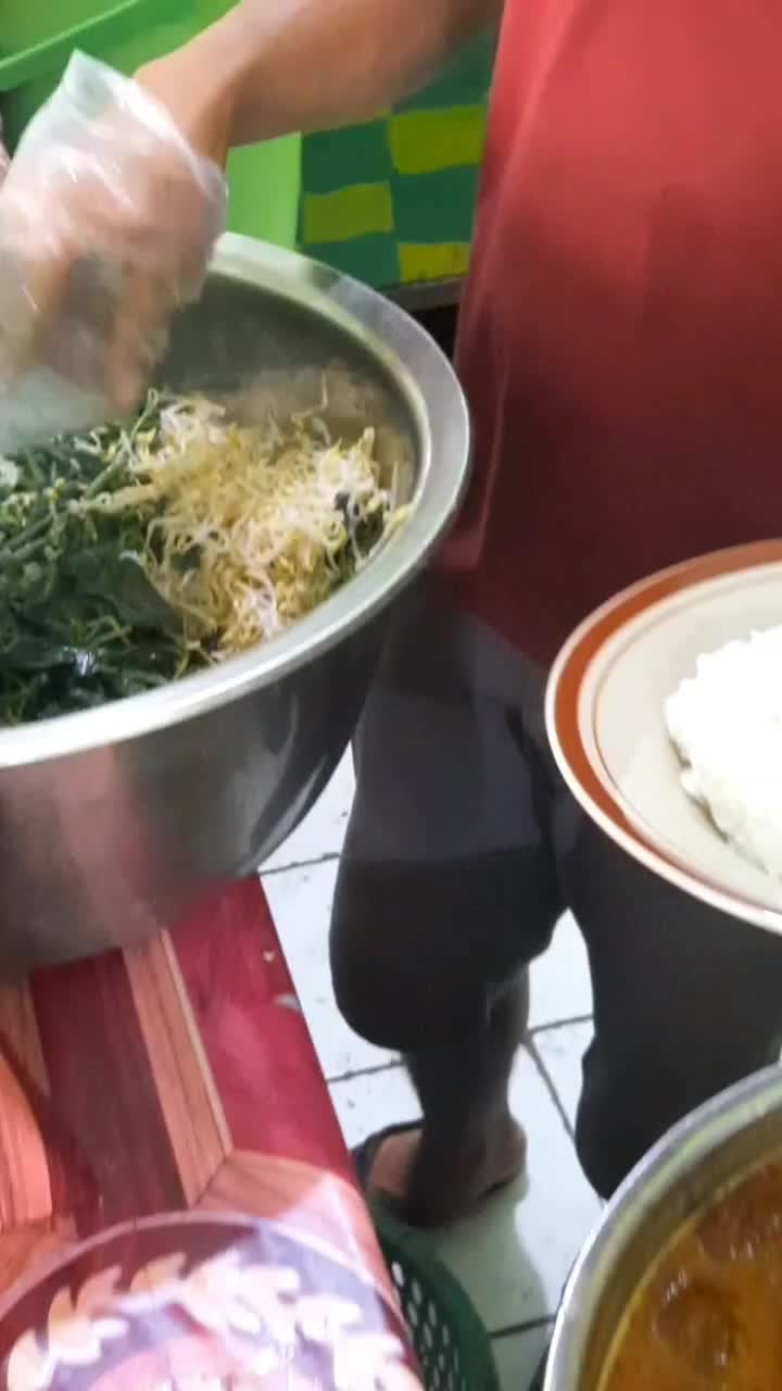 Kepusat Oleh-oleh2 dan lanjut makan pecel#pusatoleh2#pecel#nasipecel#