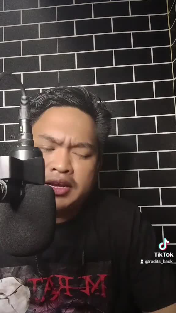 halo saya Adit dari Tasikmalaya 