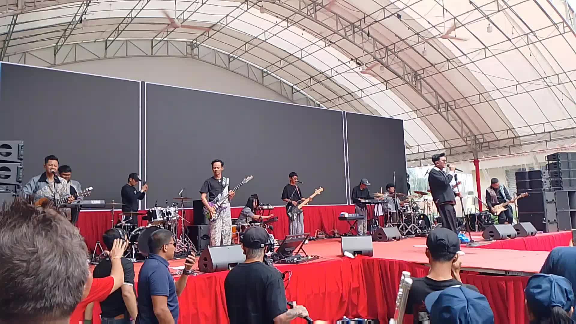 konser dc di Singapore 