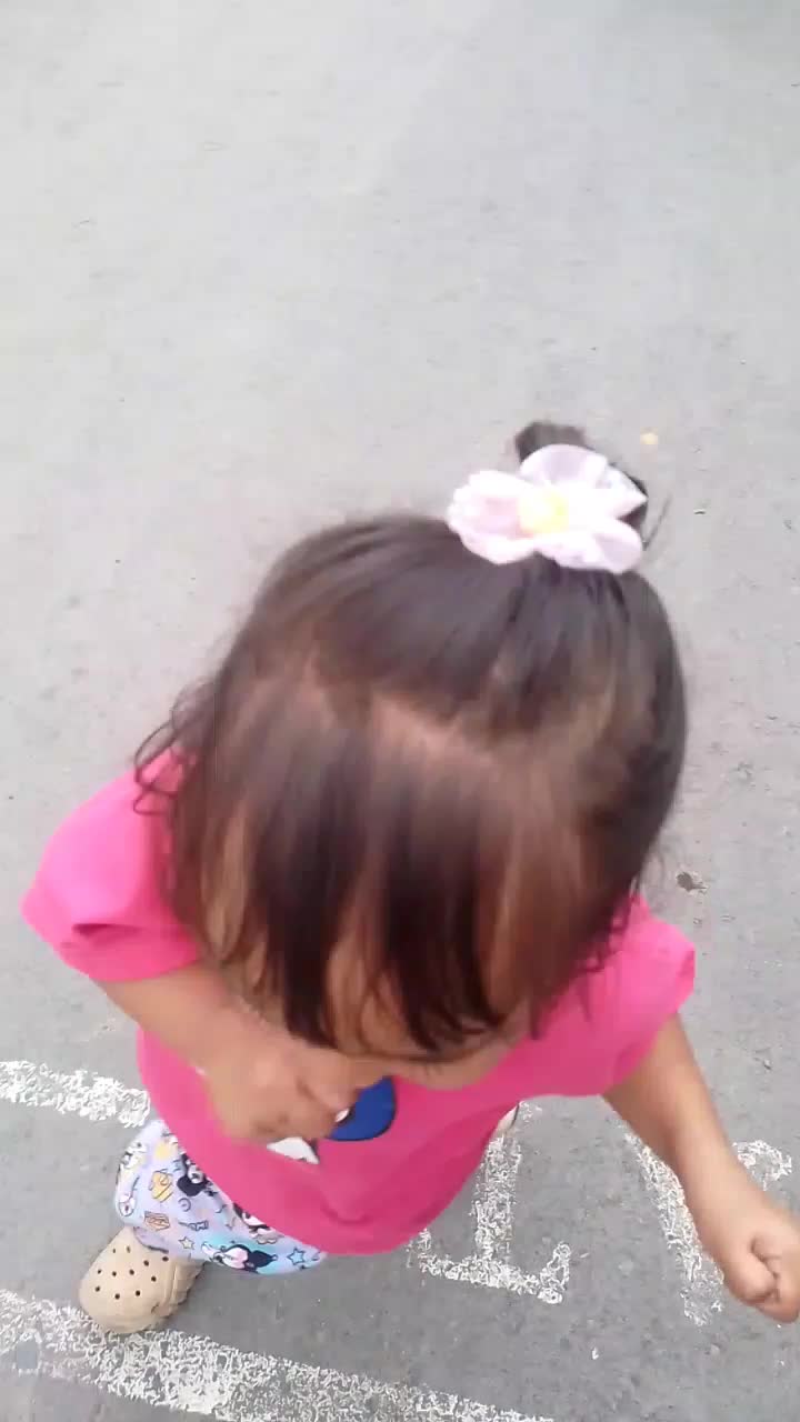 jemput kk yasmin pulang sekolah dulu guys.
ga lupa ya kalau pulang minta beli minum alesanya haus🥰🥰😘
#MasyaAllah tabarokallah 😍 
#Nama jajan