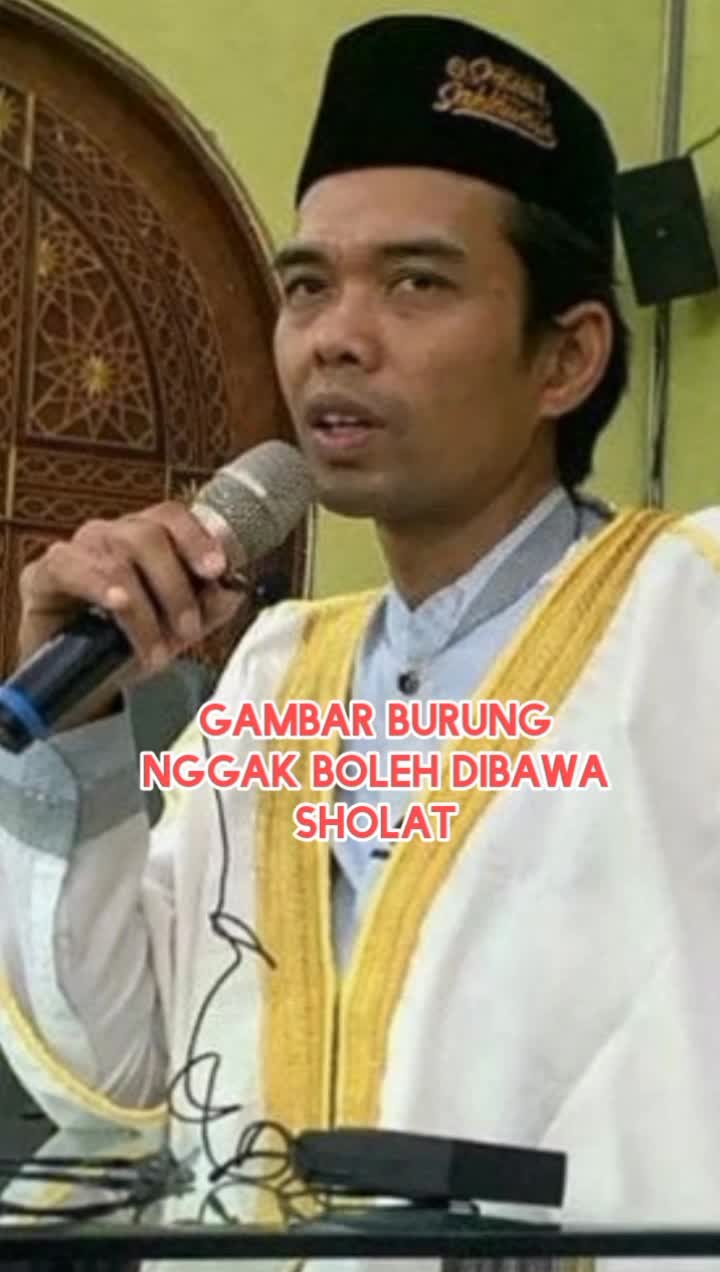 peci itu agama atau budaya?